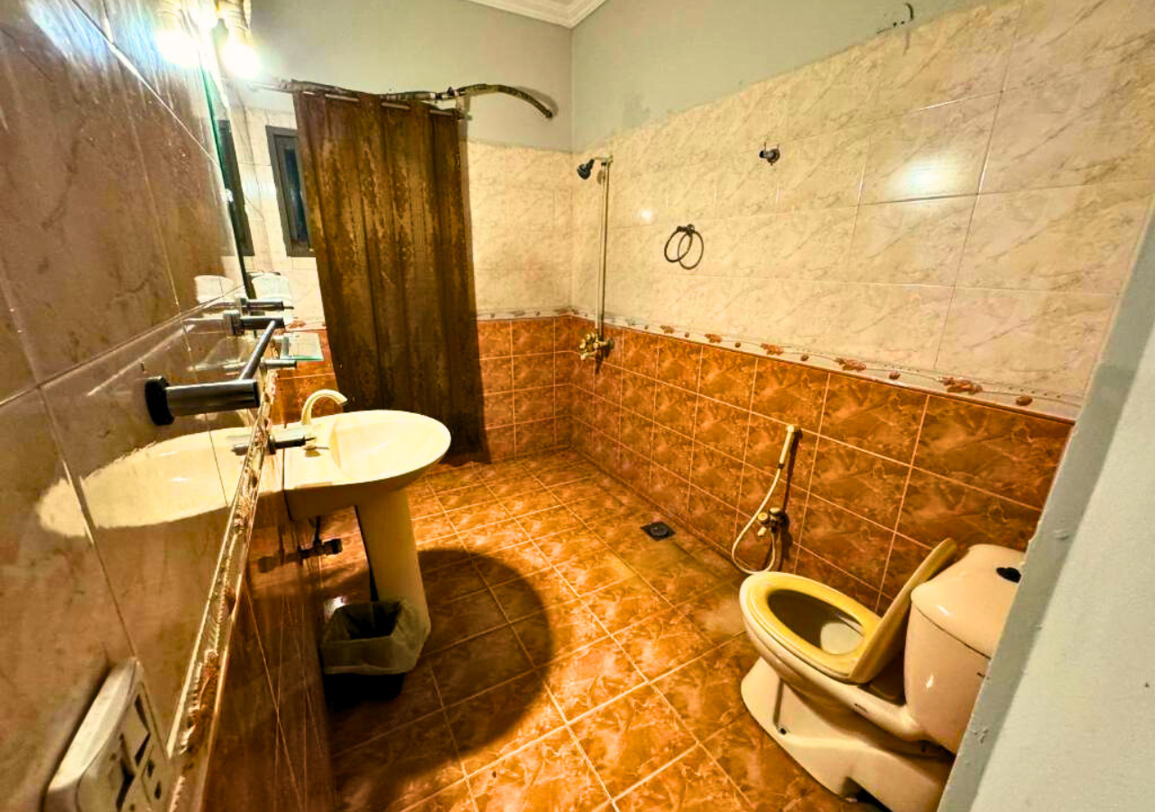 Quintuple Bedroom Bathroom for Doves Inn Hotel Lahore